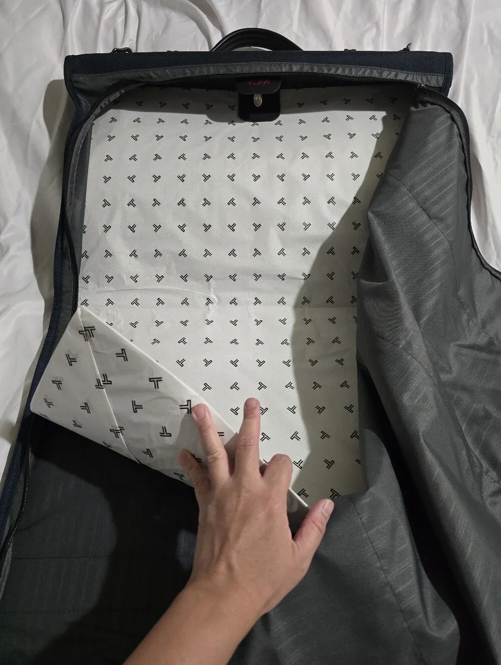 Tumi nwot trifold